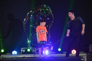 Gazillion Bubble Show của Fan Yang tại Đầm Sen