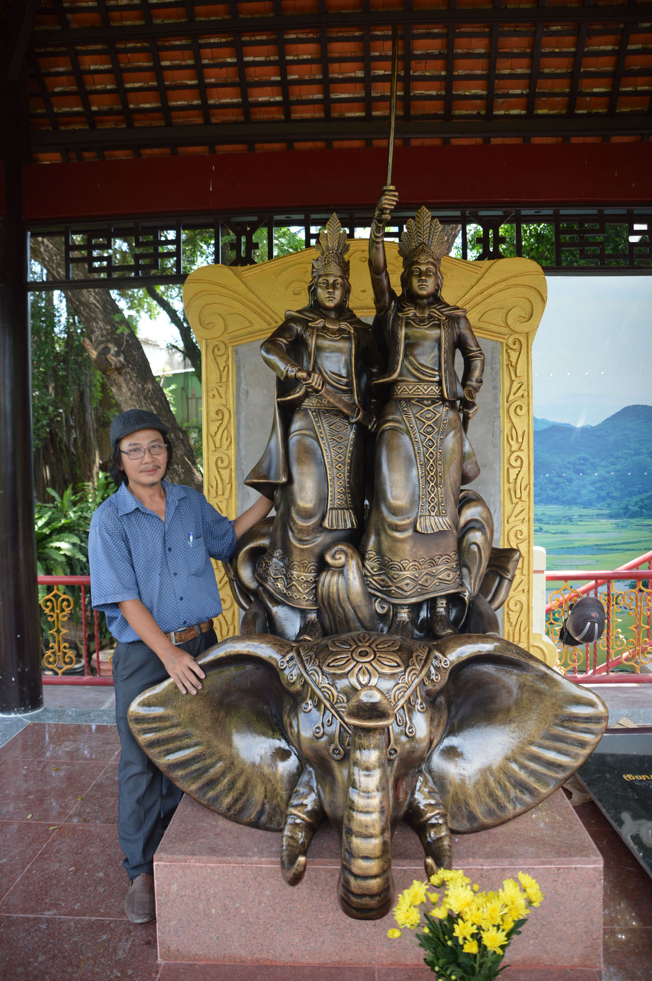 Điêu khắc gia Phạm Văn Út và tác phẩm tượng Hai Bà Trưng tại CVVH Đầm Sen