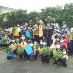 Trải nghiệm trồng rau thủy canh của học sinh trường THCS Tân Kiên tại CVVH Đầm Sen
